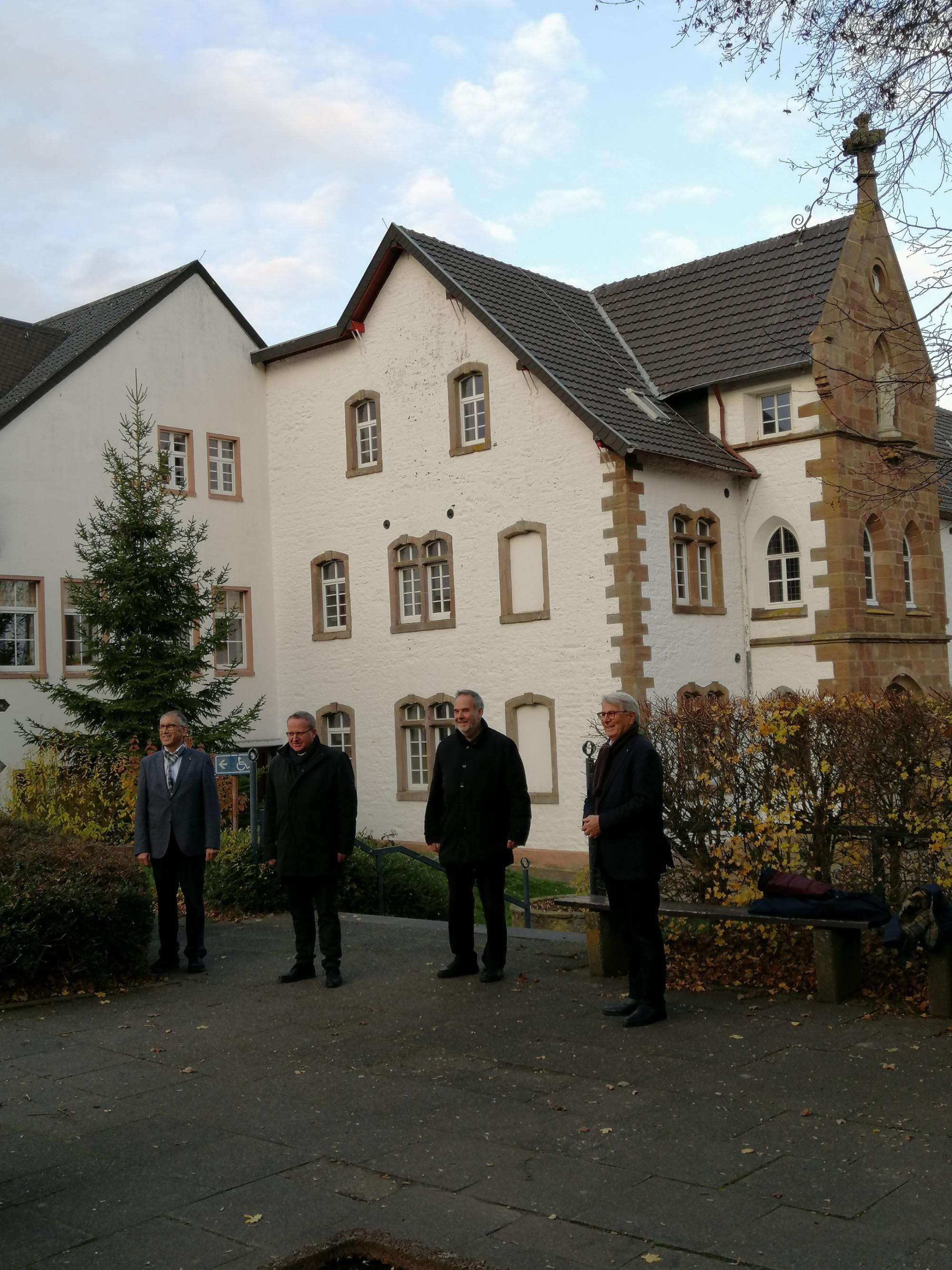 von links: Peter Cremer, Pater Lambertus Schildt, Domprobst Rolf-Peter Cremer, Wolfgang Scheidtweiler