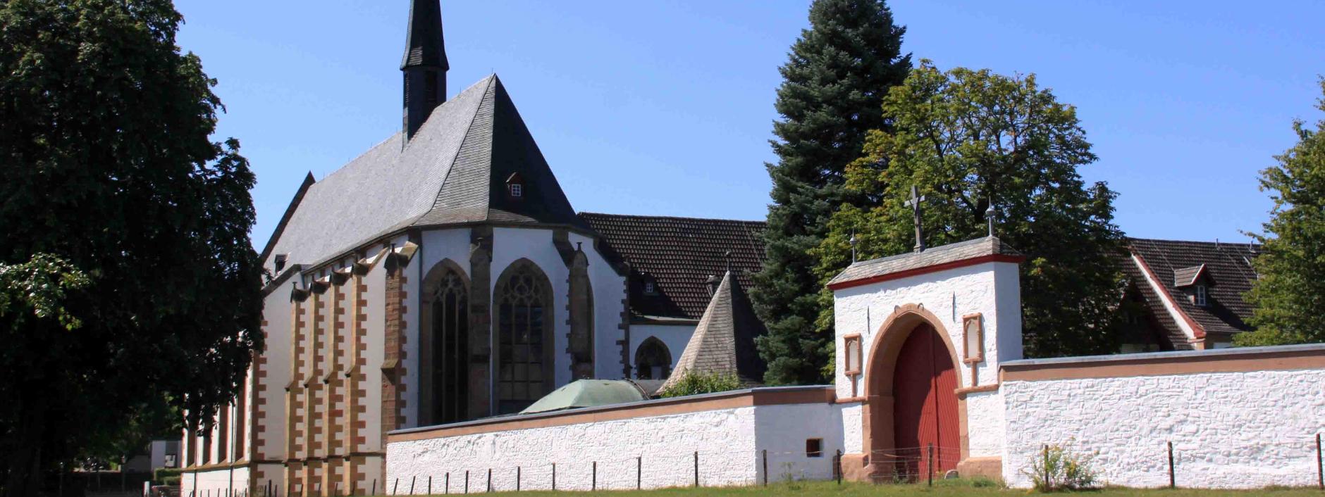 Abtei Mariawald Ostseite mit altem Ökonomietor